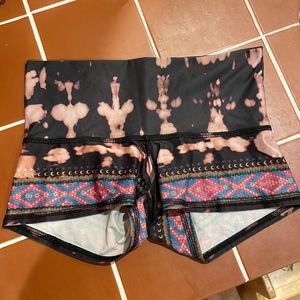 teeki shorts Cusco Rambler size small